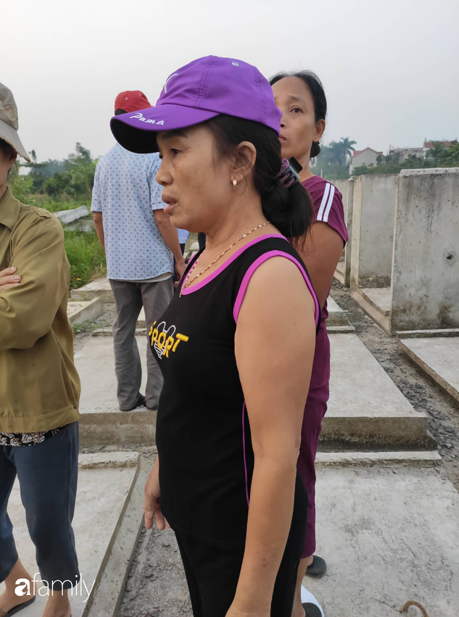 Có mặt tại hiện trường, nhiều người dân không khỏi xúc động.