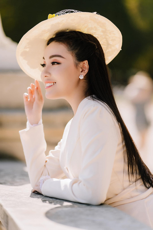 Cũng có lúc Hà My nền nã, thanh lịch nhờ kín cổng cao tường.