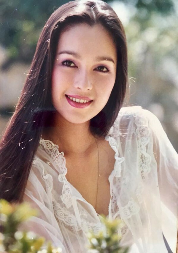 Diễm My sở hữu nhan sắc sang trọng, quý phái, chiều cao lý tưởng và mái tóc thuôn mượt như nước