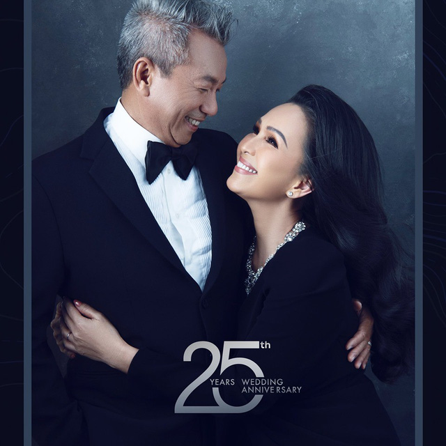 Diễn viên Diễm My vừa có lễ kỷ niệm 25 năm ngày cưới vô cùng sang trọng và ấm cúng