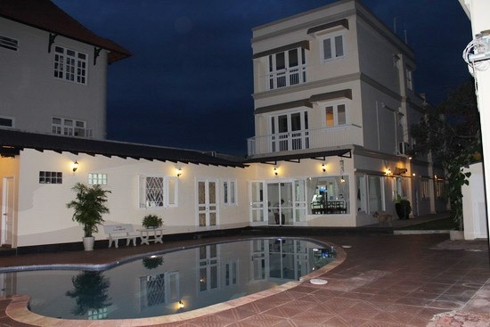 Biệt thự của gia đình Diễm My nằm ở ven sông Sài Gòn