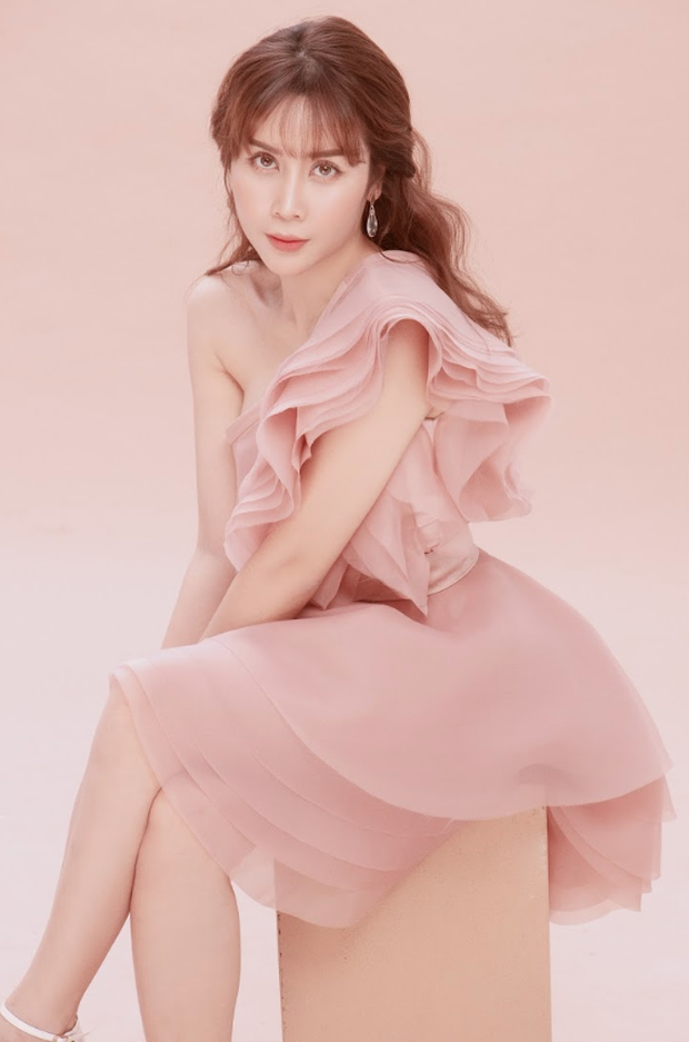 Hậu thẩm mỹ cải thiện nhan sắc, Lưu Hương Giang đã có sự thay đổi rõ rệt. Nhìn qua hình ảnh này, khó ai nghĩ cô đã là bà mẹ hai con và đang ở tuổi 36.