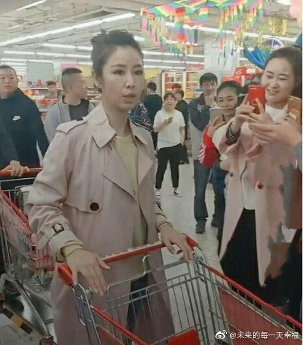 Mỹ nhân được nhận xét là đường nét gương mặt căng cứng