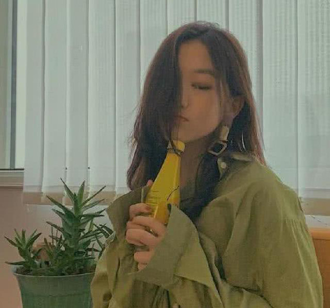 Và của hiện tại vẫn rất tự ti khi tạo dáng với khuôn miệng đã nhiều lần phẫu thuật vì tật hở hàm ếch