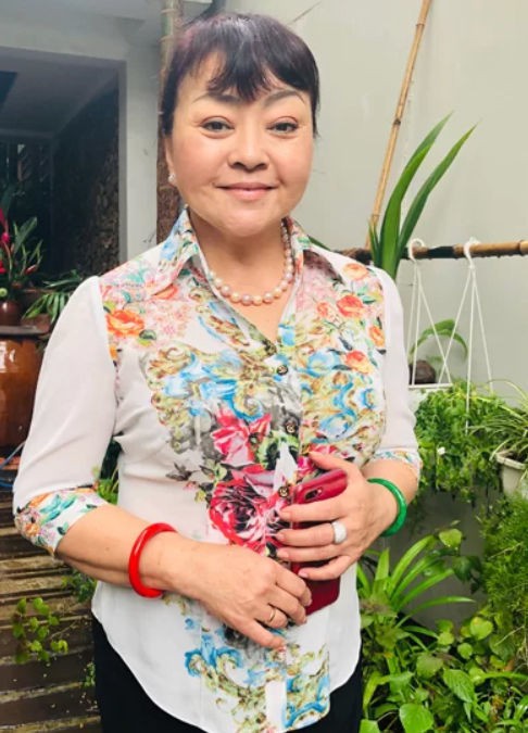 Là một tên tuổi nổi tiếng của dòng nhạc trữ tình, Hương Lan luôn được ngưỡng mộ bởi sự nghiệp và lối sống bình dị. “Tôi thích cuộc sống đơn giản và bình an như vậy: Một căn nhà nhỏ, có vườn rau, nấu những món ăn Việt”, ca sĩ Hương Lan nói.