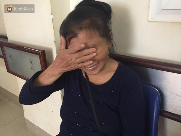 Bà Châm mong muốn một phép màu sẽ đến với cháu mình.