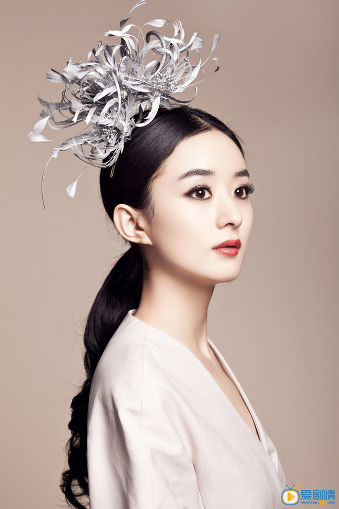 Triệu Lệ Dĩnh sở hữu nhan sắc cuốn hút, dễ dàng chiếm được cảm tình của người đối diện