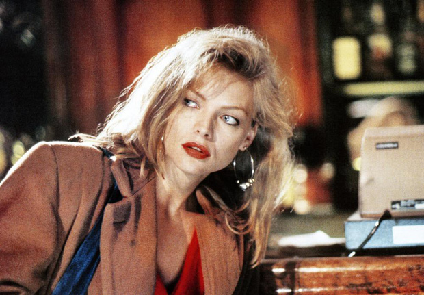 Michelle Pfeiffer từng khiến bao người say đắm vì đôi môi đỏ quyến rũ và mái tóc vàng dầy