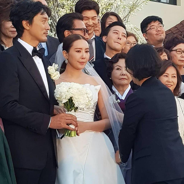 Nhưng anh chàng đã nhắng nhít ngay được