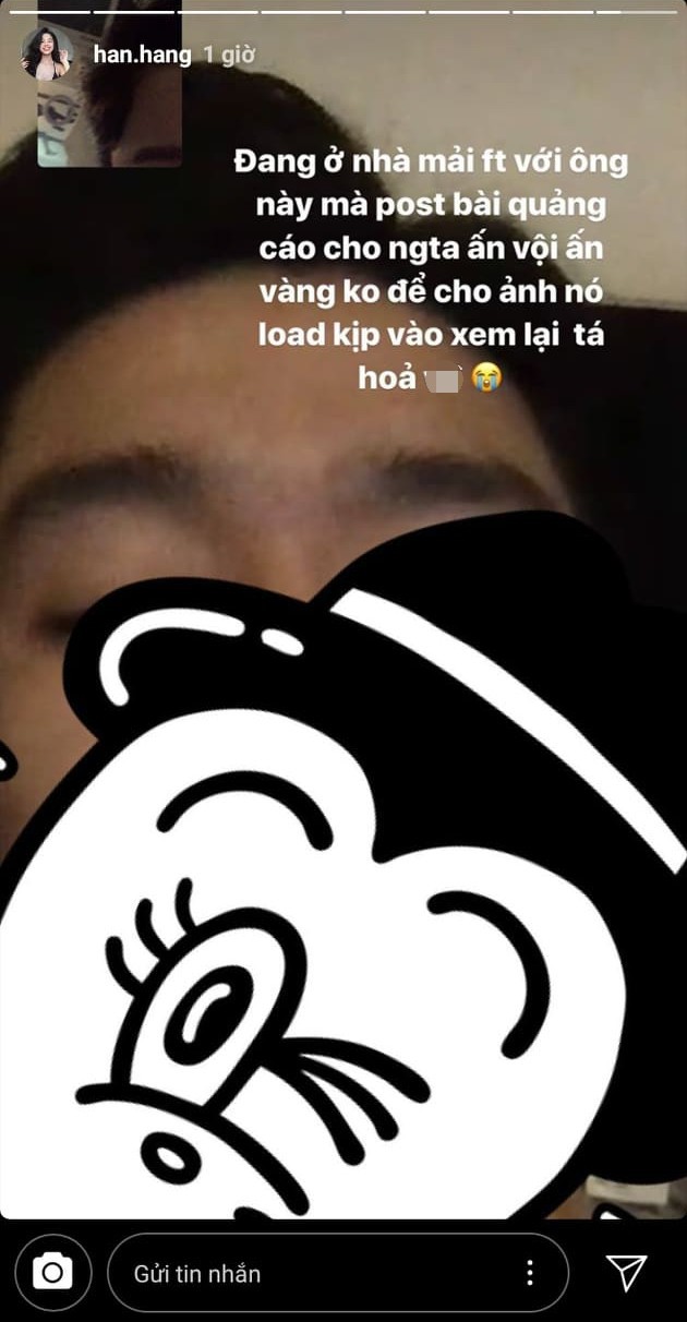 ... Thậm chí còn chụp ảnh facetime với người yêu.