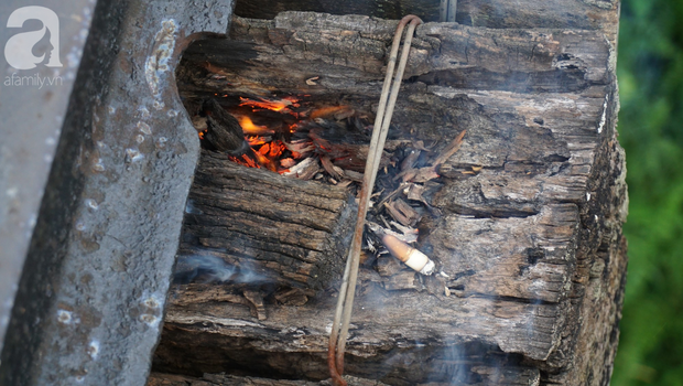 Ý thức của một số bạn đến chụp ảnh tại cầu Long Biên khi để xảy ra cháy dầm cầu.