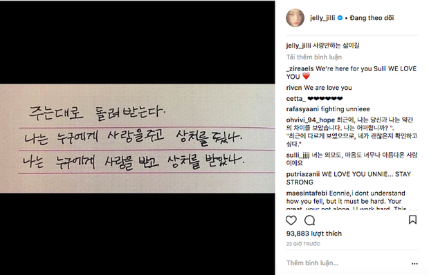 Dòng trạng thái về tình yêu và thù ghét của Sulli từng khiến người hâm mộ vô cùng lo lắng.