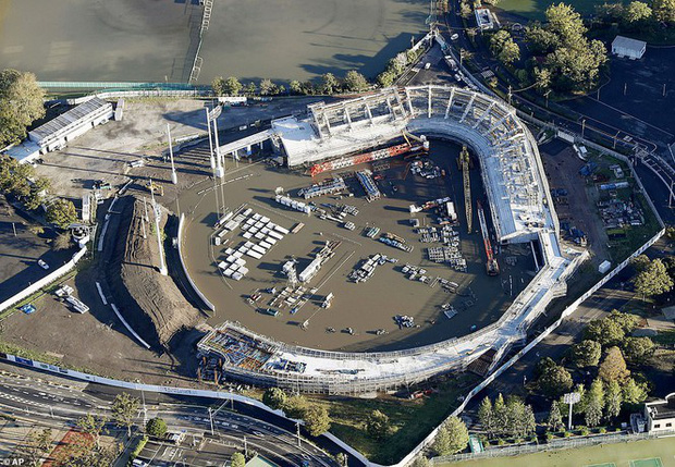 Tính đến thời điểm hiện tại, đã có ít nhất 26 người đã thiệt mạng và 16 người khác mất tích do bão Hagibis. Một số người thiệt mạng do lở đất, còn một số người khác do ngồi trong xe ôtô bị nước cuốn trôi. Ảnh: AP