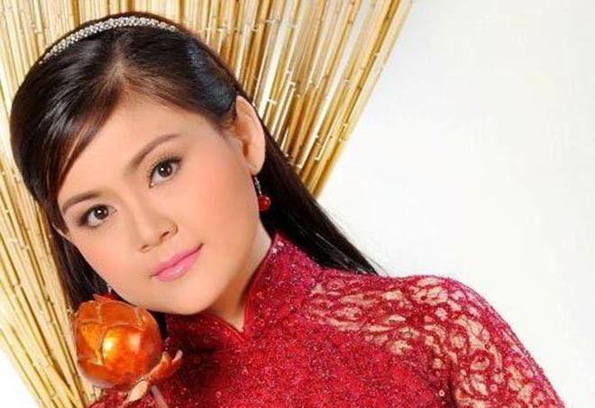 Trinh Trinh - bà xã Kim Tử Long sinh ra và lớn lên trong gia đình có truyền thông nghệ thuật.