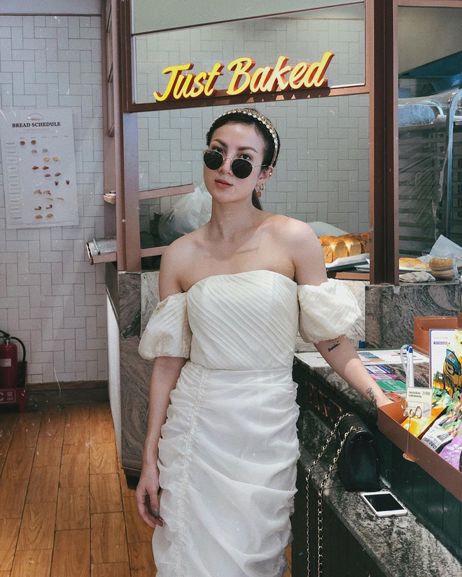 Sẽ thiếu sót lắm đây nếu không gọi tên những chiếc băng đô trong danh sách này. Bởi chúng là item làm điệu đáng yêu mà sao Hàn hết mực sủng ái. Khó mà tin sẽ có ngày băng đô 