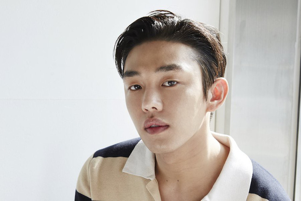 Yoo Ah In cũng là người từng nhận cả rổ 