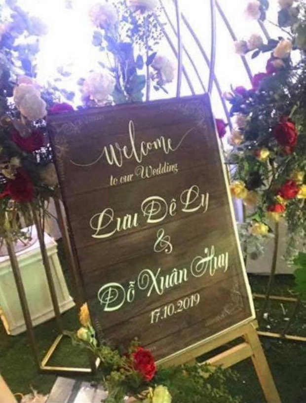 Hình ảnh về đám cưới của Lưu Đê Ly trước đó đã được chia sẻ trong 1 group trên MXH khiến nhiều người chú ý.