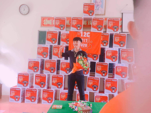 Món quà 20/10 chất như nước cất đây rồi!