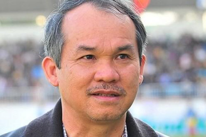 Sau khi học hết lớp 12, bầu Đức bắt đầu bươn chải do các cánh cửa vào Đại học đều từ chối.