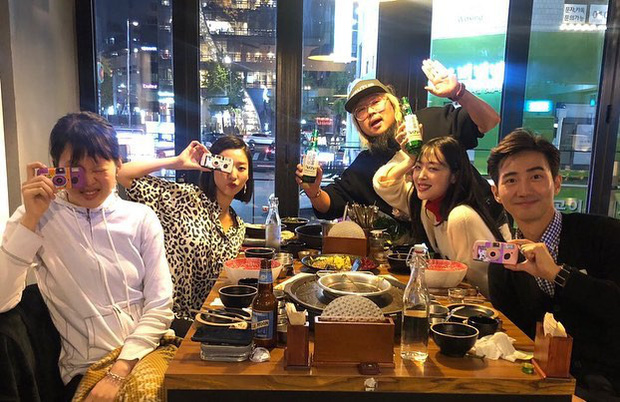 Nhóm bạn thân thiết bên đội ngũ sản xuất chương trình thực tế của Sulli