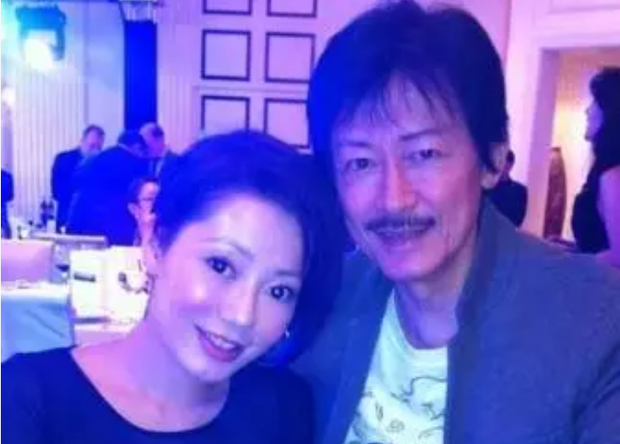 Năm 2014, nghệ sĩ Hong Kong Trần Khai Tâm – con gái của tài tử Trần Huân Kỳ đã nhảy lầu tự tử, kết thúc cuộc sống của mình. Trước lúc quyên sinh, cô đã nhắn lại: 