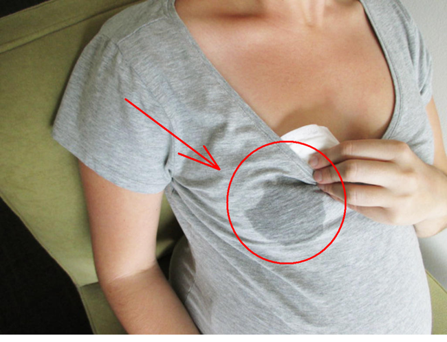 Bà Hoa phải nhập viện trong đêm vì ngực chảy nhiều máu. (Hình minh họa)