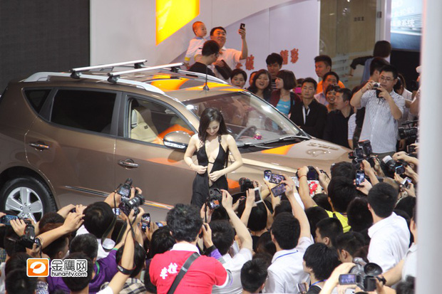 Trang phục táo bạo, sẵn sàng 