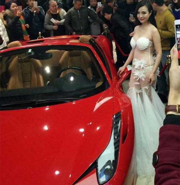 Suốt 1 khoảng thời gian dài, Can Lộ Lộ chễm chệ trên các tờ báo giải trí xứ Trung