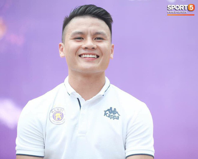 Hiện tại, Quang Hải cho biết chỉ tập trung vào bóng đá và phủ nhận tin đồn hẹn hò hot girl này. 