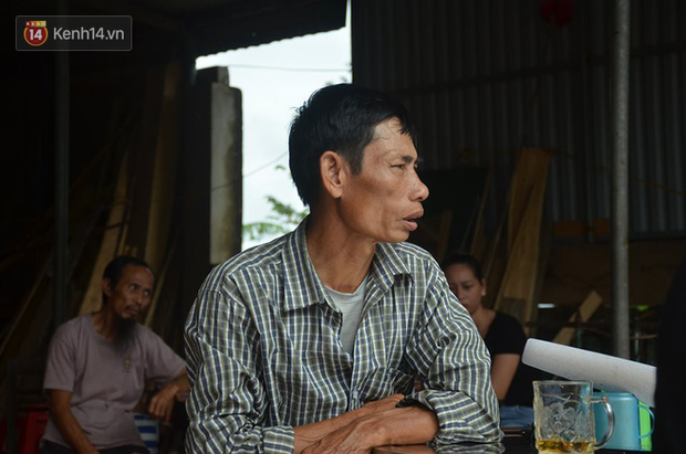 Ông Gia đau buồn trước tin con gặp nạn.