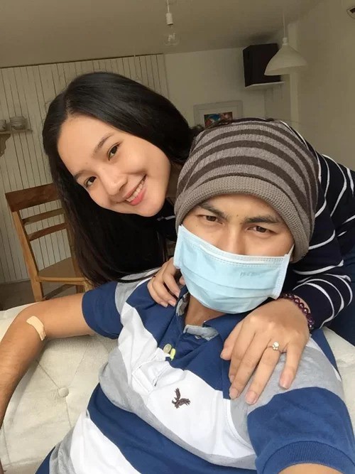 Kiều Oanh luôn ở bên cạnh không rời khi Duy Nhân chống chọi với ung thư máu, cô đã làm trọn đạo phu thê nên có lẽ Duy Nhân cũng sẽ vui khi biết có người khác thay thế anh chăm sóc cho Oanh, thay phần anh không thể làm được cho người vợ xinh đẹp tào khang.