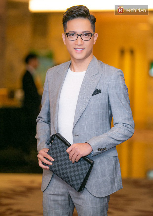 Tuy nhiên sau đó nam diễn viên đã phủ nhận chuyện hẹn hò và cho biết anh vẫn còn độc thân.