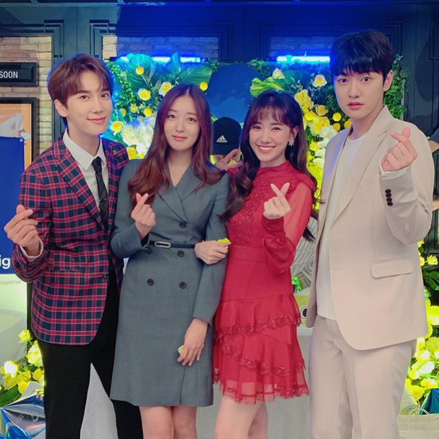 Nếu theo dõi trang cá nhân của Hari Won, có thể thấy ngay thời điểm này nữ ca sĩ có mặt ở Hàn Quốc cho một dự án. Đó là lý do cô vắng mặt trong tiệc sinh nhật của mẹ chồng.