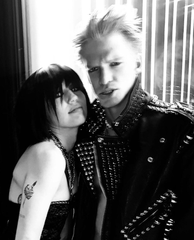 Cody và Miley hóa thân thành cặp đôi Idol - Lister nổi tiếng năm nào.