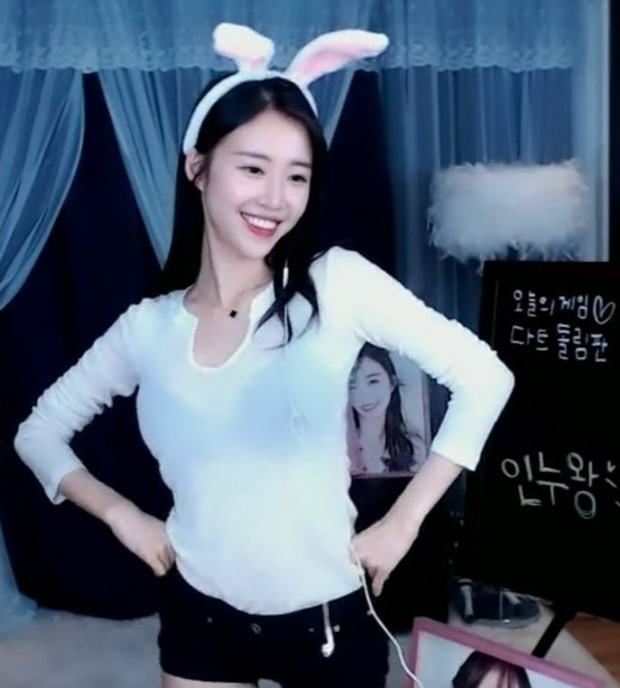 Ellin hiện đang là streamer nổi tiếng hiếm hoi từng là thần tượng Kpop nên không khó hiểu khi cô nàng bất ngờ vướng vào vòng nghi vấn trong câu chuyện trên.