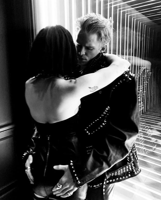 Cody Simpson và bàn tay 