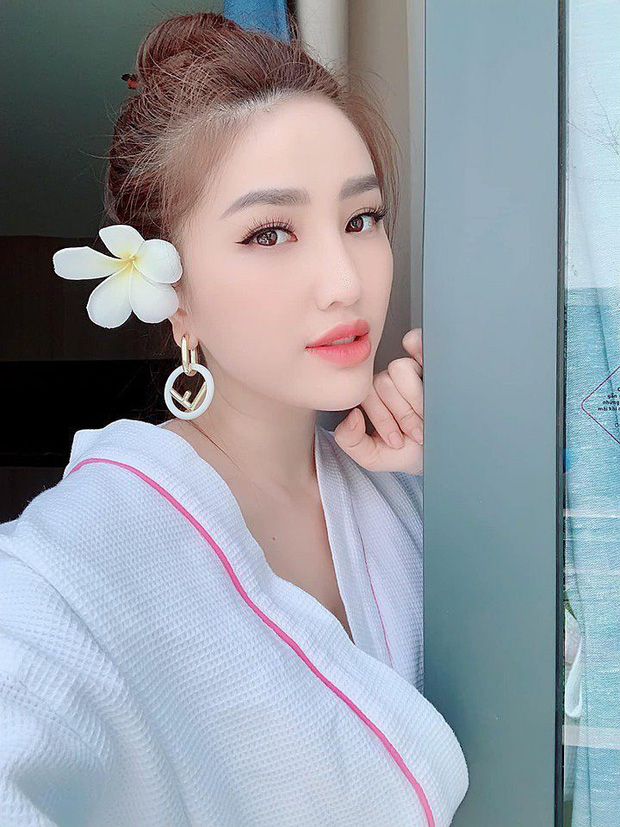 Như vậy là thông tin về đám cưới Bảo Thy không còn gì phải bàn cãi nữa.