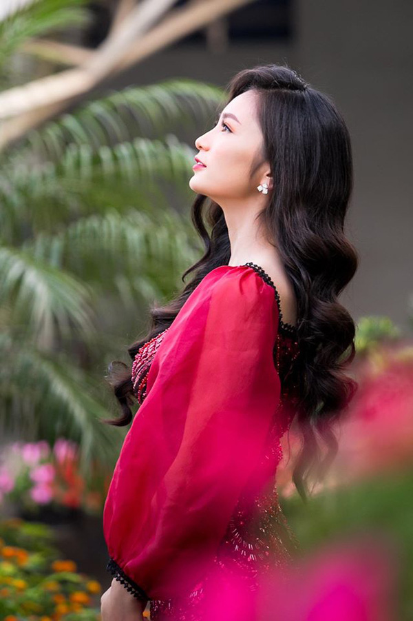 Lấy chồng sinh con sớm nhưng Diệu Hương vẫn không bị khán giả lãng quên. Ngoài tài năng trên màn ảnh nhỏ, cô còn phủ sóng Facebook với những mâm cỗ vô cùng đẹp mắt.