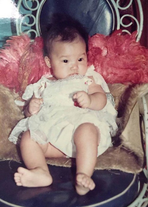 Ngay từ bé, Hoàng Oanh đã rất xinh xắn, đáng yêu.