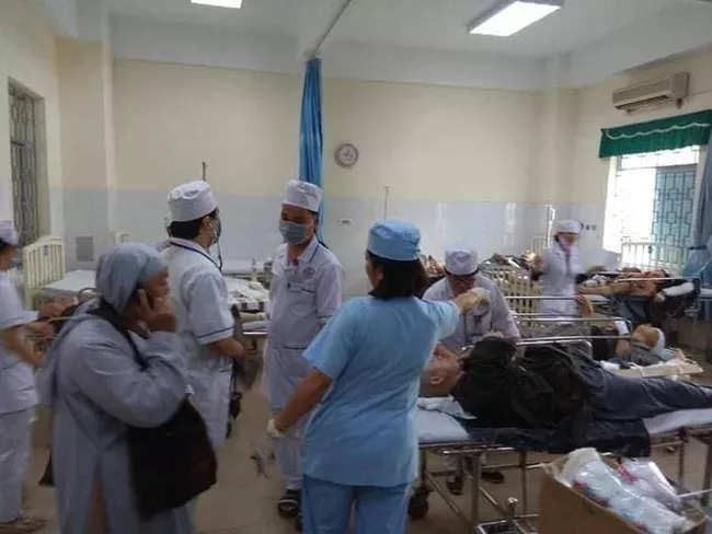 Các nạn nhân nhanh chóng được đưa vào bệnh viện.