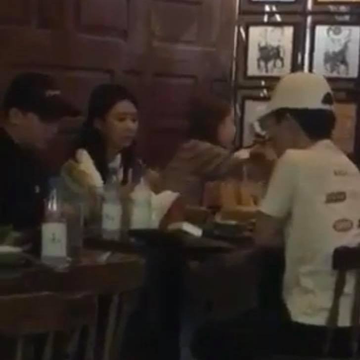 MOMOLAND đi ăn ở nhà hàng món Việt Grandma’s Restaurant Đường Thành, Hoàn Kiếm trước thềm AAA