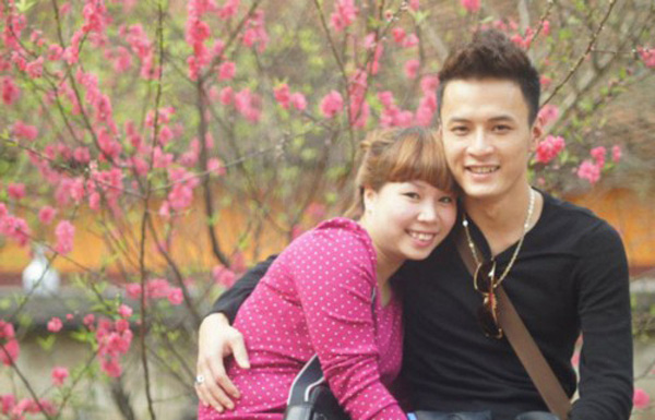 Hồng Đăng cưới vợ từ khi còn rất trẻ.