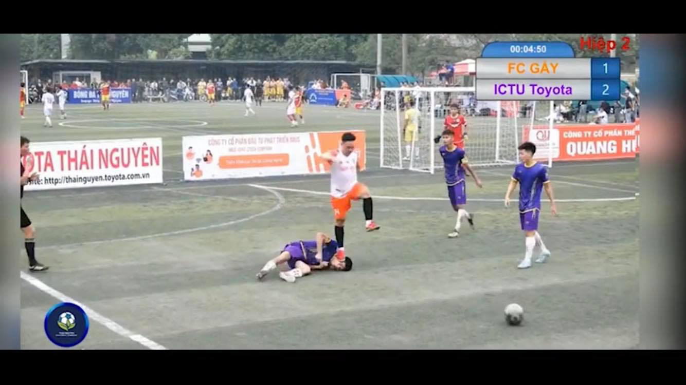 Nguyễn Minh Đ. đã có hành vi giẫm lên đầu đối thủ khi người này đã ngã ra sân.