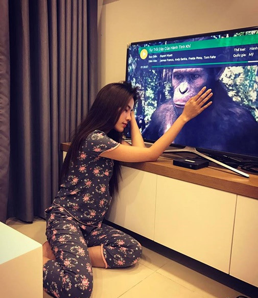 Được biết, hiện cô đang cùng mẹ ruột và chị gái ở trong một căn hộ sang trọng, hiện đại, tiện nghi ở TP.HCM