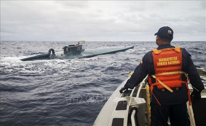 Hải quân Colombia theo dõi chiếc tàu ngầm chở 8 tấn cocaine trên Thái Bình Dương, gần Tumaco, Narino, tây nam Colombia, ngày 19/9/2019. Ảnh minh họa: AFP/TTXVN