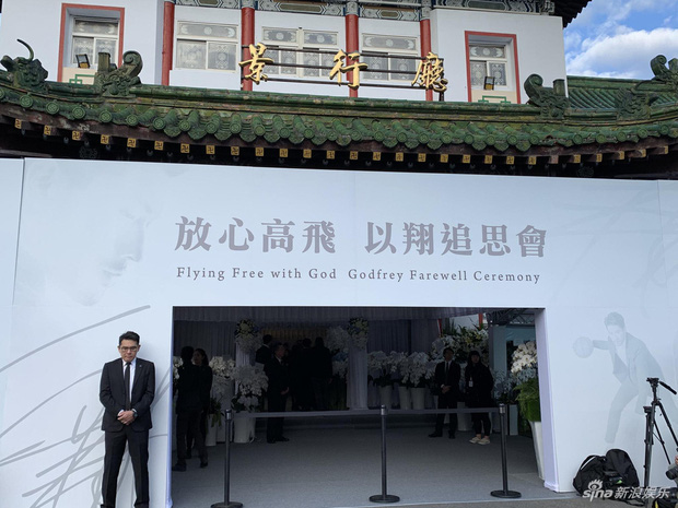 Bên ngoài khu vực làm lễ đưa tang Cao Dĩ Tường