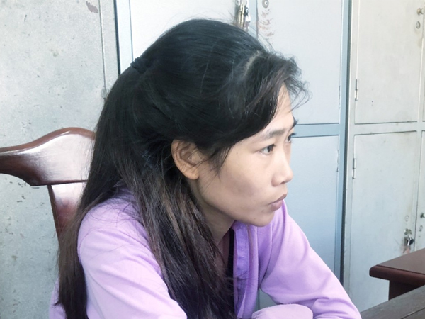 Đối tượng Thúy tại cơ quan công an.