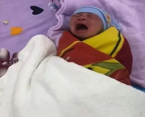 Bé sơ sinh bị sản phụ bỏ lại trong nhà nghỉ cùng bức thư