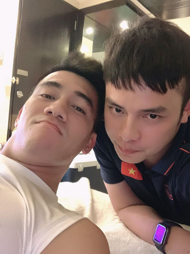 Thậm chí ở trên mạng, anh chàng còn gọi cầu thủ Nguyễn Tiến Linh là 