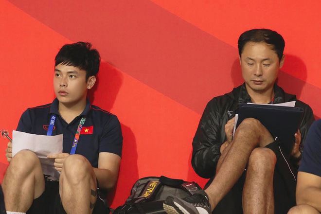 Anh chàng trông cực kì thu hút khi tập trung làm việc.